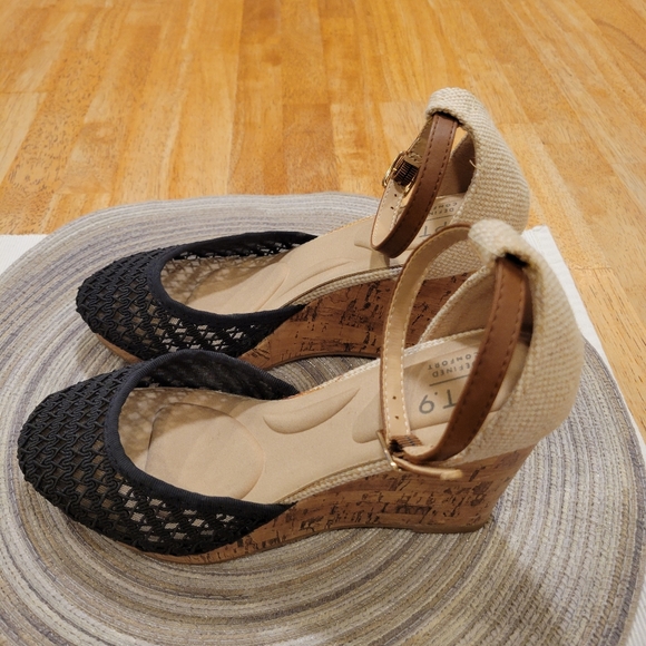 🤎EUC~  WEDGE HEELS - Picture 3 of 4
